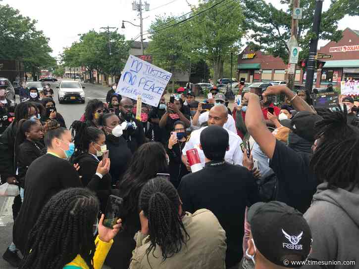 Protesters meet Albany police chief, shut down Henry Johnson Boulevard