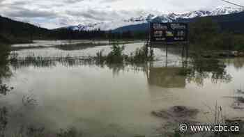Hundreds of homes under evacuation order in B.C.'s Kootenays, Fraser Valley due to flood risk