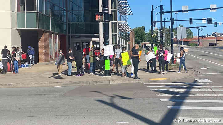 Group Protesting Over George Floyd’s Death Gathers In East Liberty