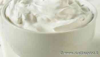 Crema al latte di cocco | Leccornia candida dal sapore gustoso e ghiotto - RicettaSprint