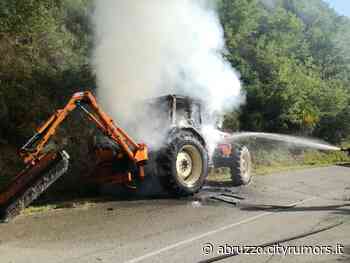 Torricella Sicura, il trattore del Comune prende fuoco mentre taglia l'erba FOTO - Ultime Notizie Abruzzo - News Ultima ora in Abruzzo Cityrumors - CityRumors.it