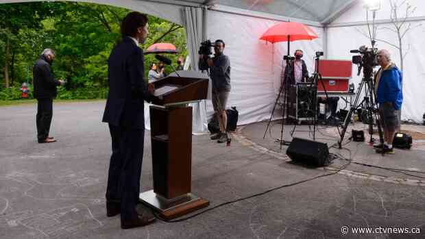 Anticipating COVID-19 vaccine, Canada to begin procuring syringes: PM