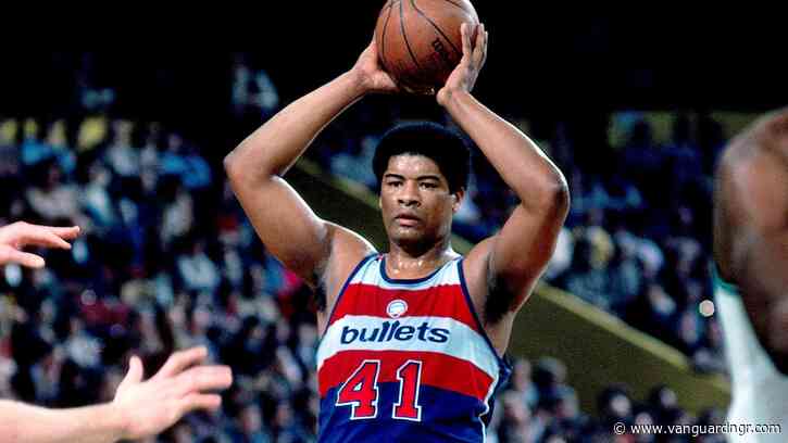 Wes Unseld: NBA Hall of Famer dies at 74