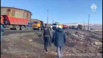 Notstand in russischer Stadt: Tausende Liter Öl in Fluss ausgetreten