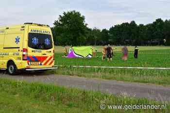 Paraglider stort neer in maisveld buiten Didam, piloot overleden