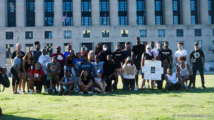 5-star guard Skyy Clark organizes cleanup for ‘peace, love and unity’ in Downtown Nashville