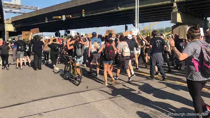 Peaceful Protesters Hold Sit-In Outside Of Allegheny County Jail, Begin To Move To 10th Street Bridge