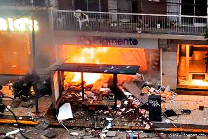 Fuerte explosión en una perfumería en Buenos Aires deja dos bomberos muertos y nueve heridos - La Tercera
