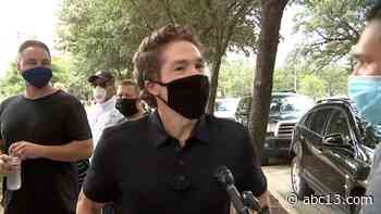 Lakewood Church pastor Joel Osteen marches with George Floyd's family in Houston - KTRK-TV