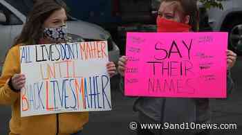 Sault Ste. Marie Protesters Show Support for National Movement - 9 & 10 News - 9&10 News