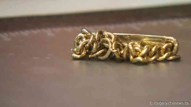 Calgary police issue warning about jewelry scams