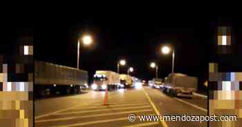 Camioneros cortan la Ruta 7 en Desaguadero por los "excesivos" controles - mendozapost.com