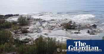 Powerful landslide sweeps away buildings in Norway – video