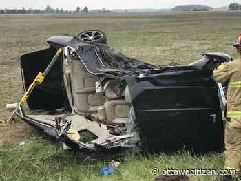 Two people taken to hospital after crash near Metcalfe - Ottawa Citizen