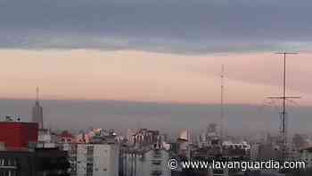 El curioso cielo albiceleste de Buenos Aires - La Vanguardia