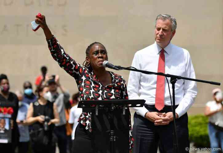 Under-fire New York mayor booed at George Floyd vigil