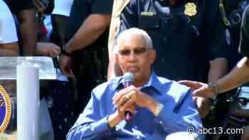 Civil rights pioneer Rev. Lawson joins march for George Floyd in Houston - KTRK-TV
