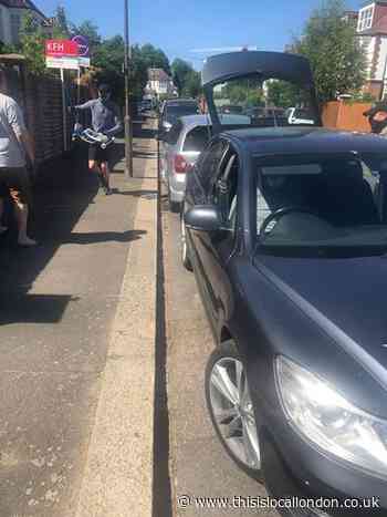 Man threatened after confronting thieves in Raynes Park
