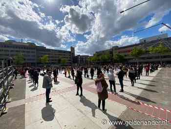 LIVE | Honderden demonstranten tegen racisme op Stadhuisplein in Eindhoven: ‘Kom niet, het is vol’