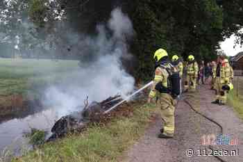 Brandweer blust flinke bermbrand aan de Barneveldseweg in Lunteren
