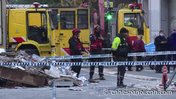 Dos bomberos mueren tras explosiones en un comercio en Buenos Aires - CNN
