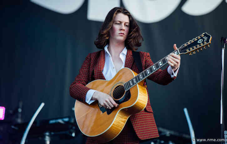 Watch Blossoms’ Tom Ogden cover Babybird’s ‘You’re Gorgeous’