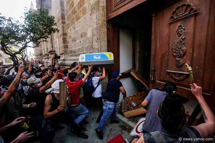 Mexican governor apologizes for police abuses at protest