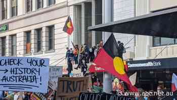 Sydney protesters climb on Woolworths Building - ABC News