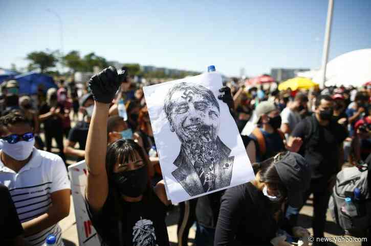 Brazilians hold rival rallies for and against president