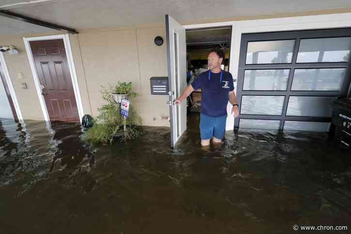 High winds and rain as Tropical Storm Cristobal nears US Gulf Coast
