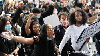 Annog 'ffyrdd eraill o brotestio' yn ystod y pandemig