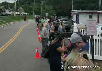 Customers Line Up for Donuts After Rhode Island Store Ends Discounts for Police - Yahoo News UK