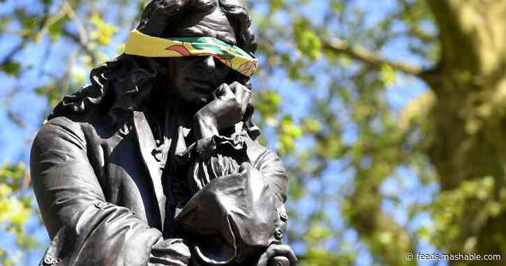 Enjoy watching as Brits tear down a slaver's statue and dump it in the river