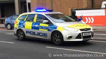 Police arrest men armed with crowbar and knife in Purley
