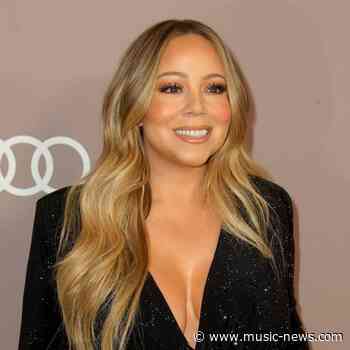 Mariah Carey surprises Schitt's Creek cast during Hero performance