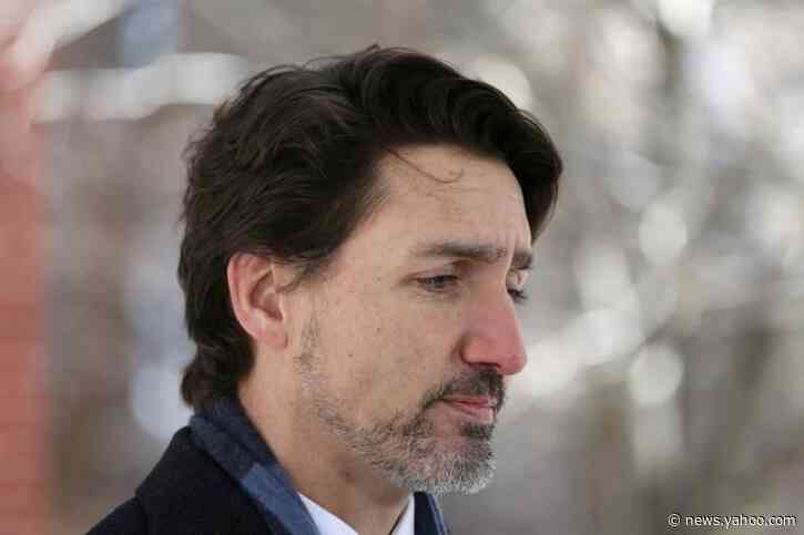 Canada border opens to foreign families of Canadians