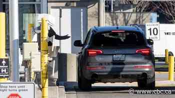 Ottawa loosens COVID-19 border restrictions to allow some families to reunite