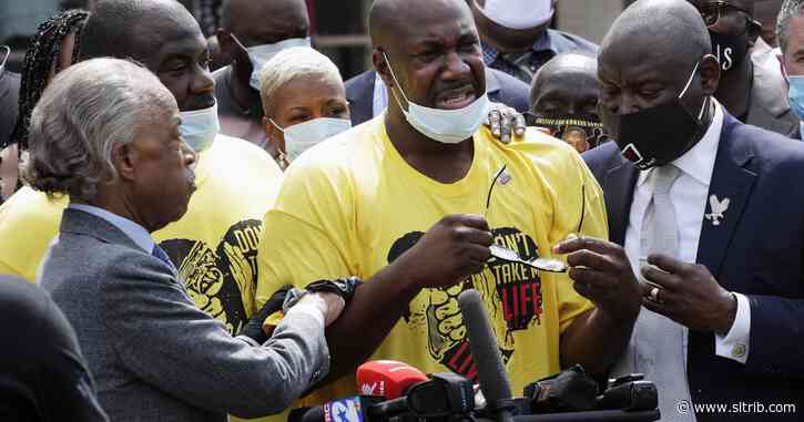 Thousands mourn George Floyd in Texas amid calls for reform