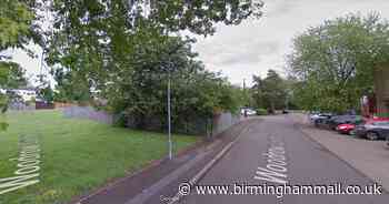 Man robbed at knifepoint by gang of six thugs