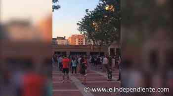 Así ha sido el homenaje popular al destituido coronel Pérez de los Cobos en la Comandancia de Tres Cantos - El Independiente