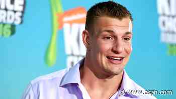 Gronk, Bucs replacing equipment lost in fire at HS