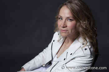 Joan Osborne Previews First Album in Six Years With ‘Boy Dontcha Know’