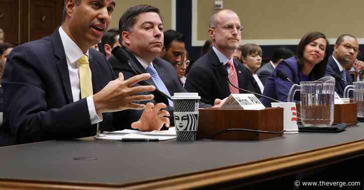 Senators ask FCC to redefine Section 230 after Trump’s executive order