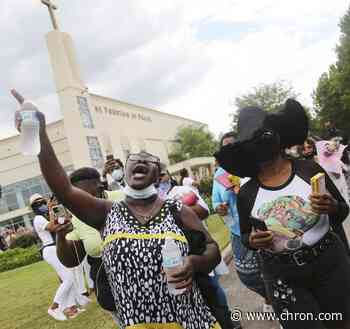 Thousands turn out for George Floyd public viewing in Houston - Chron.com