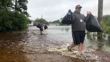 Flooding forcing some southeastern Manitoba residents to flee under mandatory evacuation order