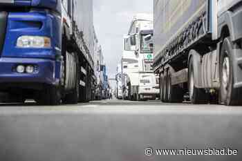 Vanaf 1 juli algemeen parkeerverbod voor zware vrachtwagens