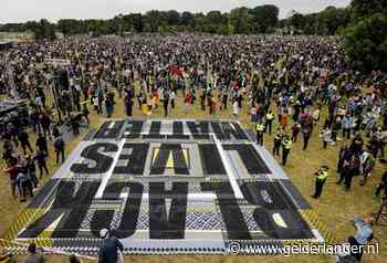 10.000 mensen bij tweede protest tegen racisme in Amsterdam: ‘Weg met Zwarte Piet!’