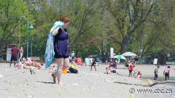 Toronto launches SwimTO and CampTO as city sees fewer COVID-19 hospitalizations