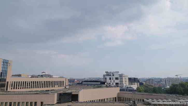 Was vom Tage übrig blieb: Gedenkfeiern am Platz des himmlischen Tweetens