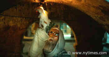 ‘Gulabo Sitabo’ Review: This Old House, Lucknow Style